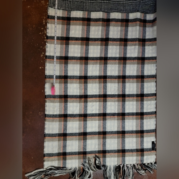 XL Steve Madden unique scarf - Picture 10 of 13